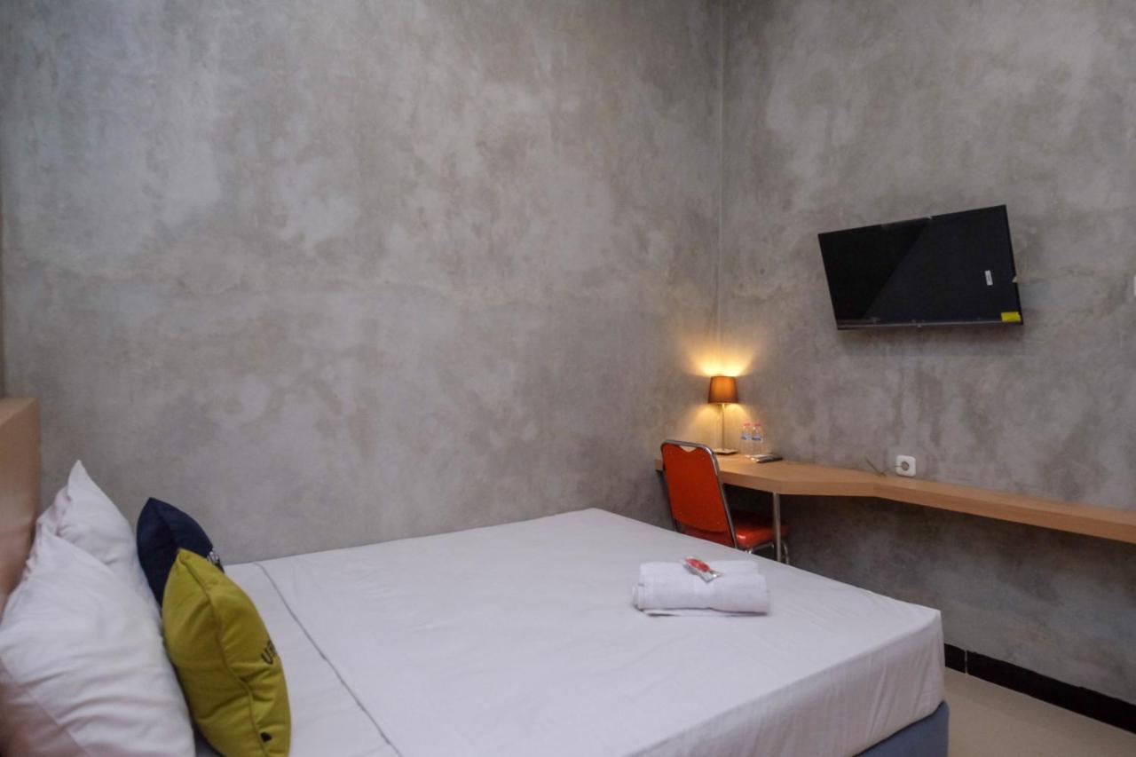 Urbanview Hotel Syariah Artamara Tegal By Reddoorz Exterior foto